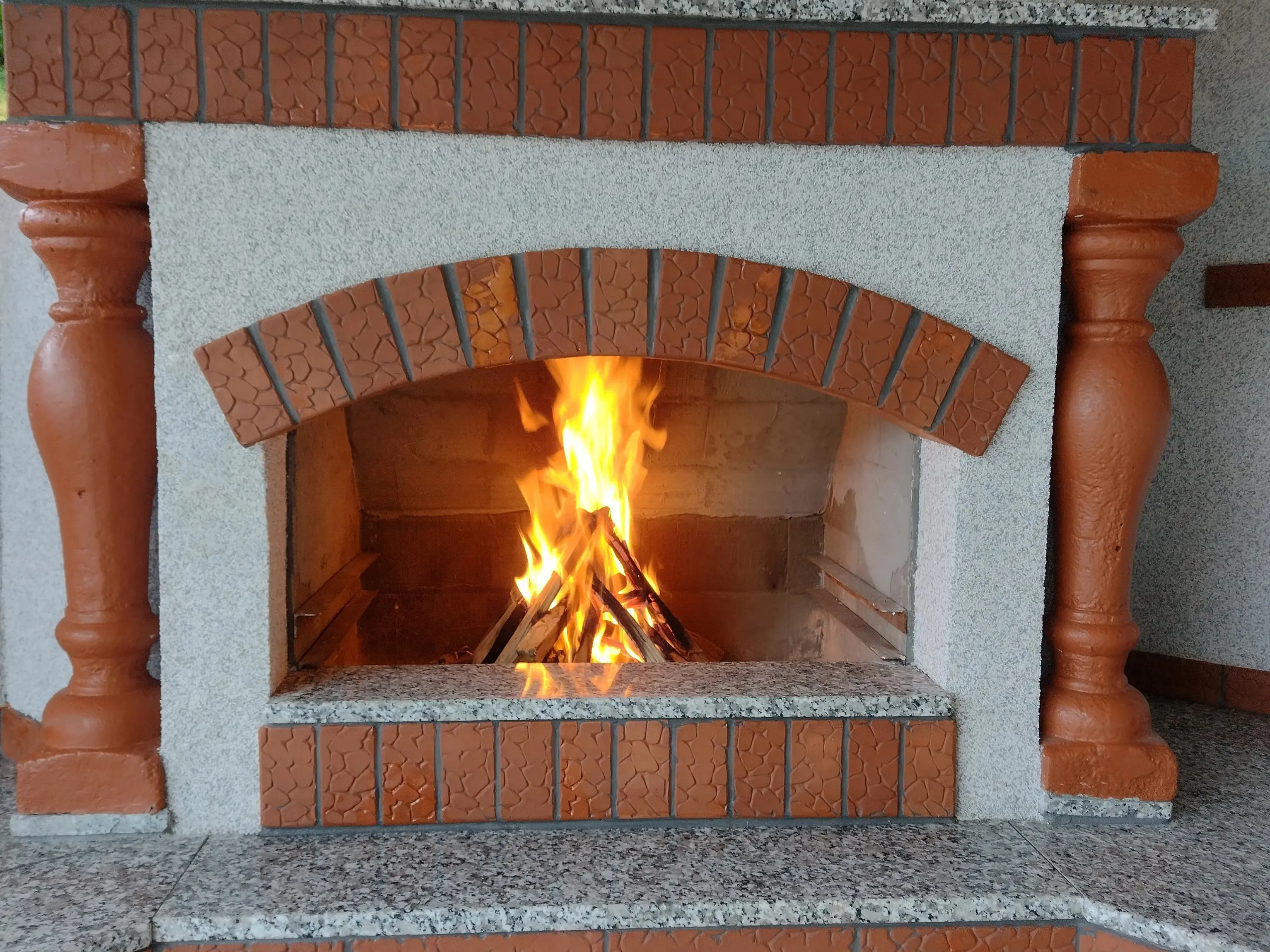 Gratar din caramida.